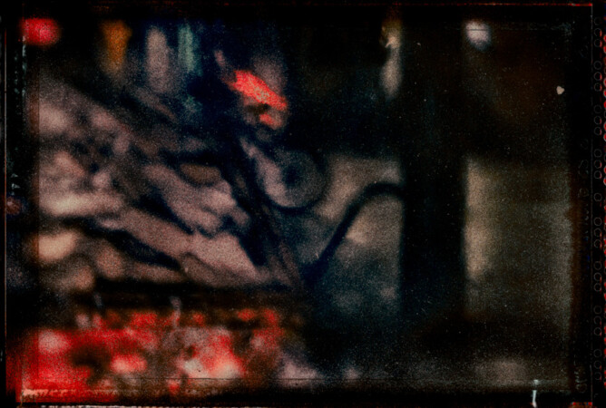 on my way VI (Street-Poem) . 2016-20 . pigment print - 10 Farben . Edition 5 . 42 x 64 cm