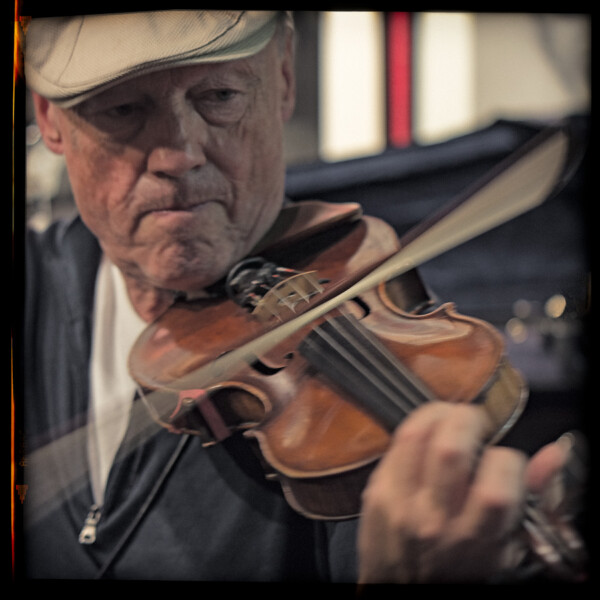 Die Kleine Weltlaterne - Cooki . 2018 . pigment print - 10 Farben . Edition 5 . 30 x 30 cm