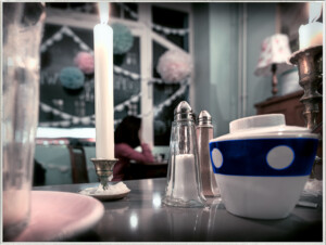 Cuisine Métropole: Berliner Kaffeeklatsch II . 2017 . pigment print - 10 Farben . Edition 5 . 31,2 x 41,2 cm