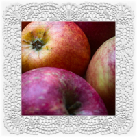 fuchtig kontemplativ: Apfelrot . 2016 . digital collage . pigment print - 10 Farben . Edition 5 . 30 x 30 cm