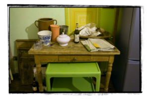 Geschossene Gesellschaft - Neukölln privat VIII . 2009 . pigment print - 10 Farben . Edition 5 . 43 x 63 cm